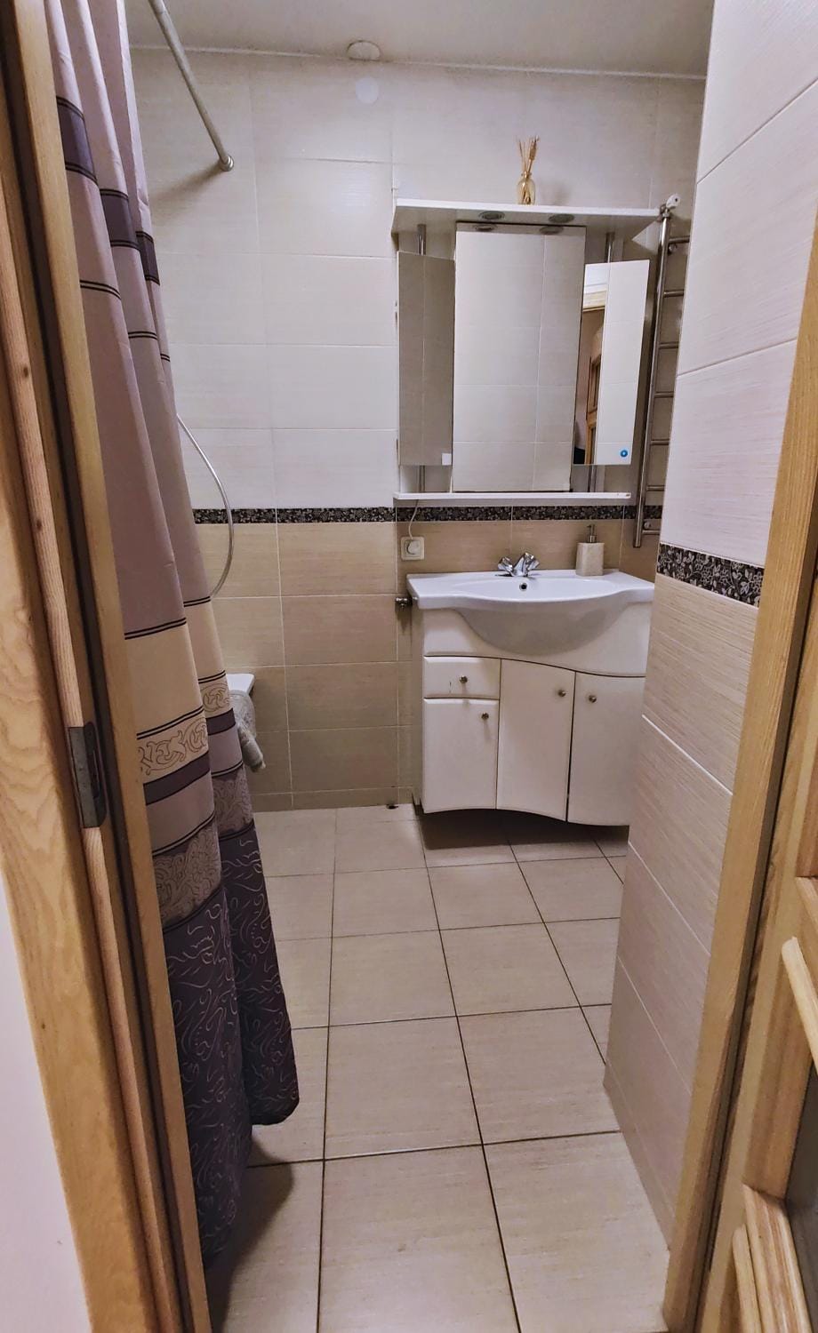 Bathroom, towels