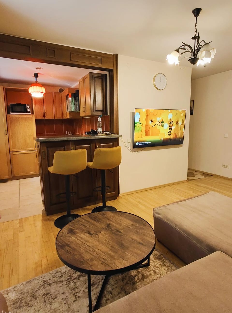 Coffee/tea facilities, Dining area, oven, kitchen