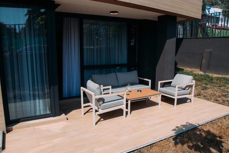 Patio, Balcony/Terrace, Seating area