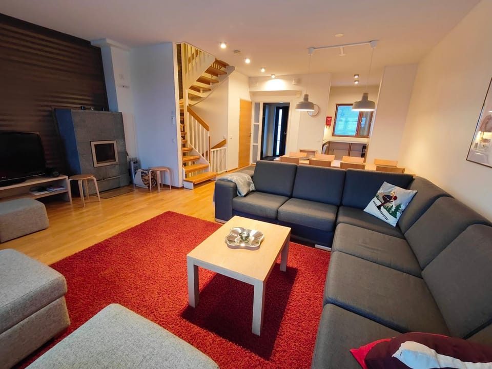 Communal lounge/ TV room, TV and multimedia, Living room, Seating area