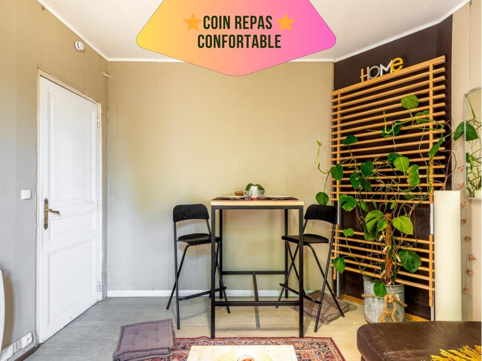 Seating area, Dining area