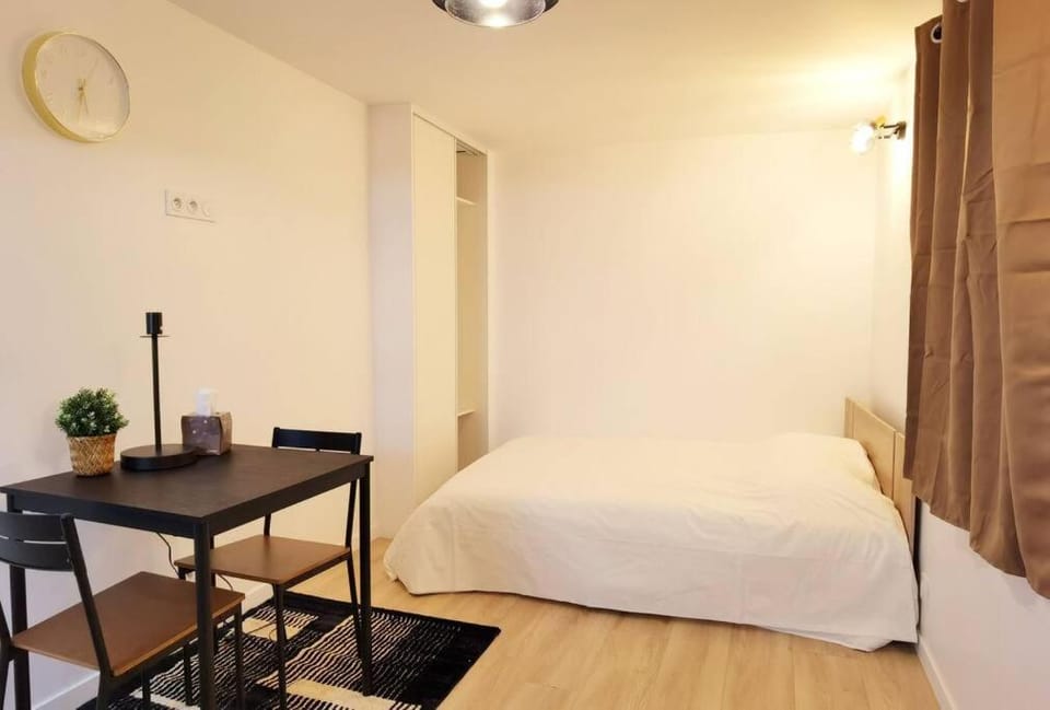 New renoveted studio in calm area near nation N11-283 Apartment in Paris