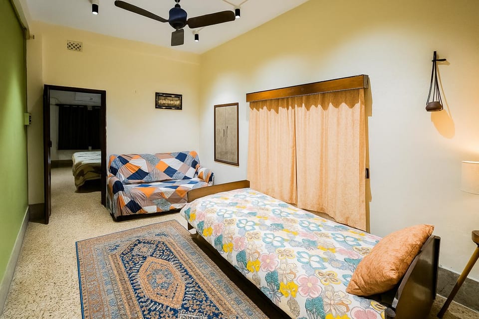 Bed, Living room, Photo of the whole room, Bedroom