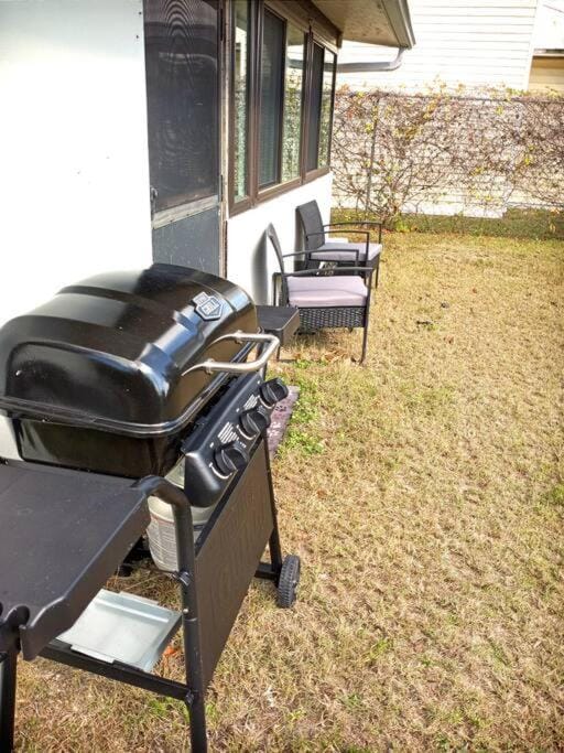 SEA LA VIE COZY BEACH HOME ON 500 BLOCK, Walk to beach only half mile away, SLEEPS 6 Apartment in Naples Park