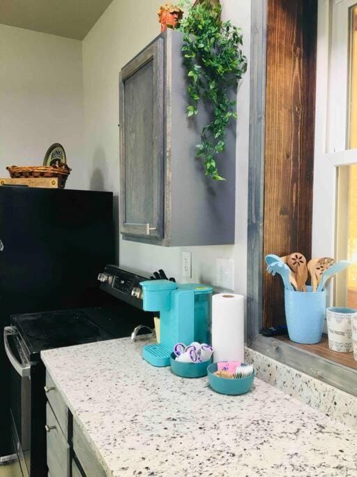 Longhorn Cabin near Hidden Falls with View Cabin in Lake Travis