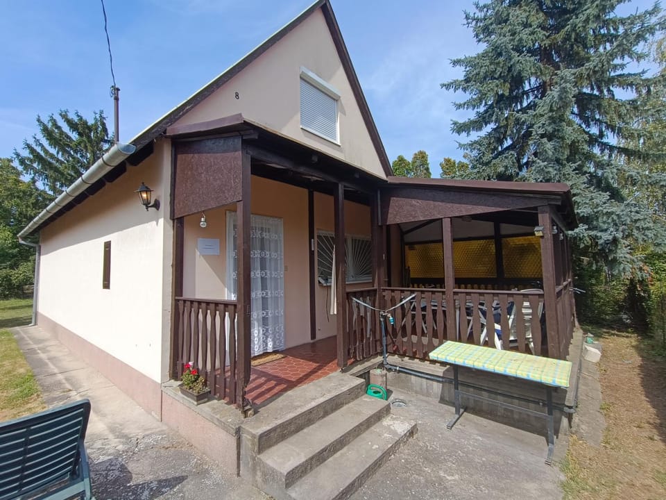Hattyú Vendégház Apartment in Hungary