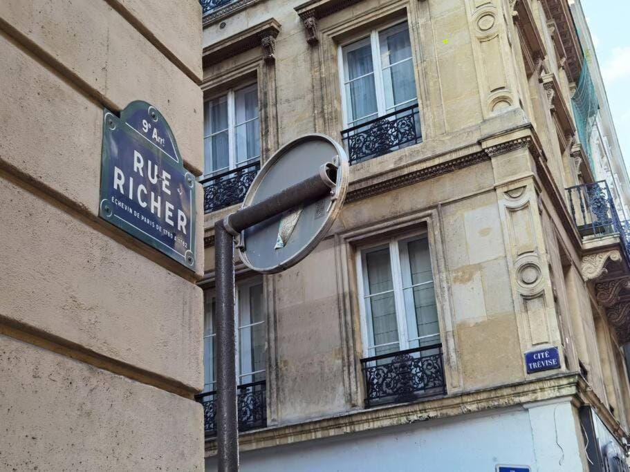 New deco studio with elevator near Galleries Lafayette N9-4 Apartment in Paris