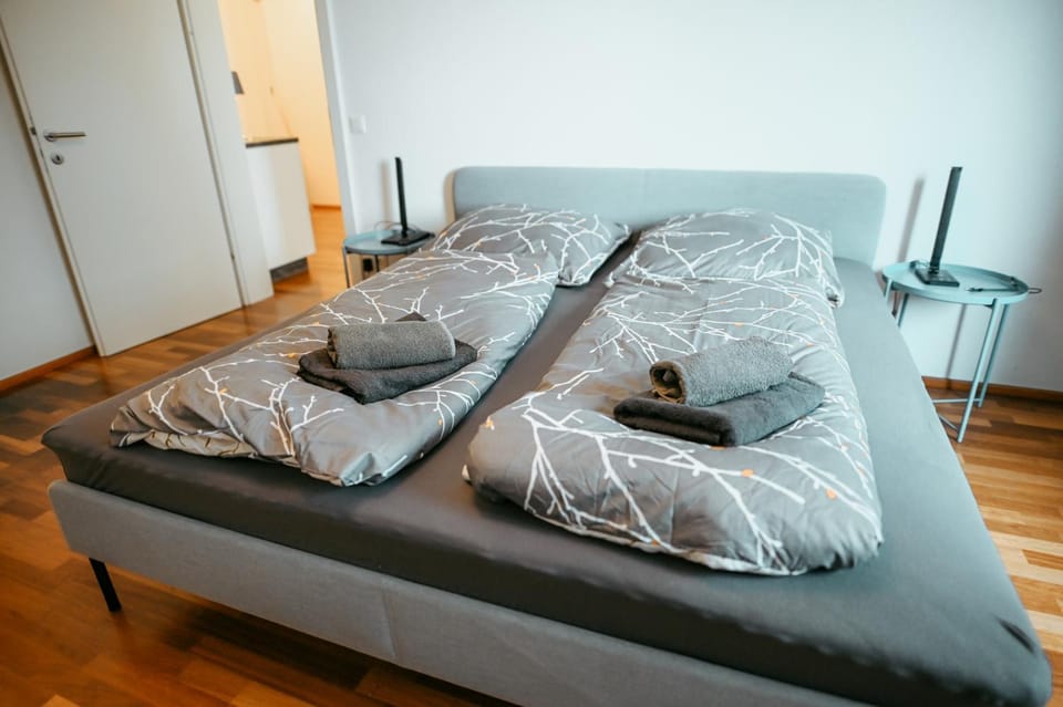 Bed, Photo of the whole room, Bedroom, towels