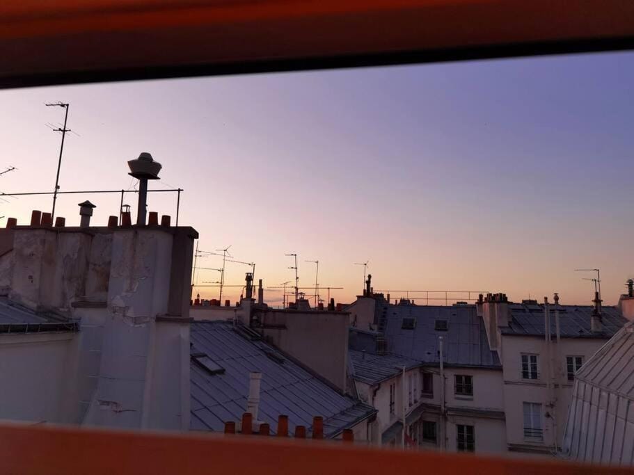Top roof view studio with elevator 1mn St Germain Apartment in Paris
