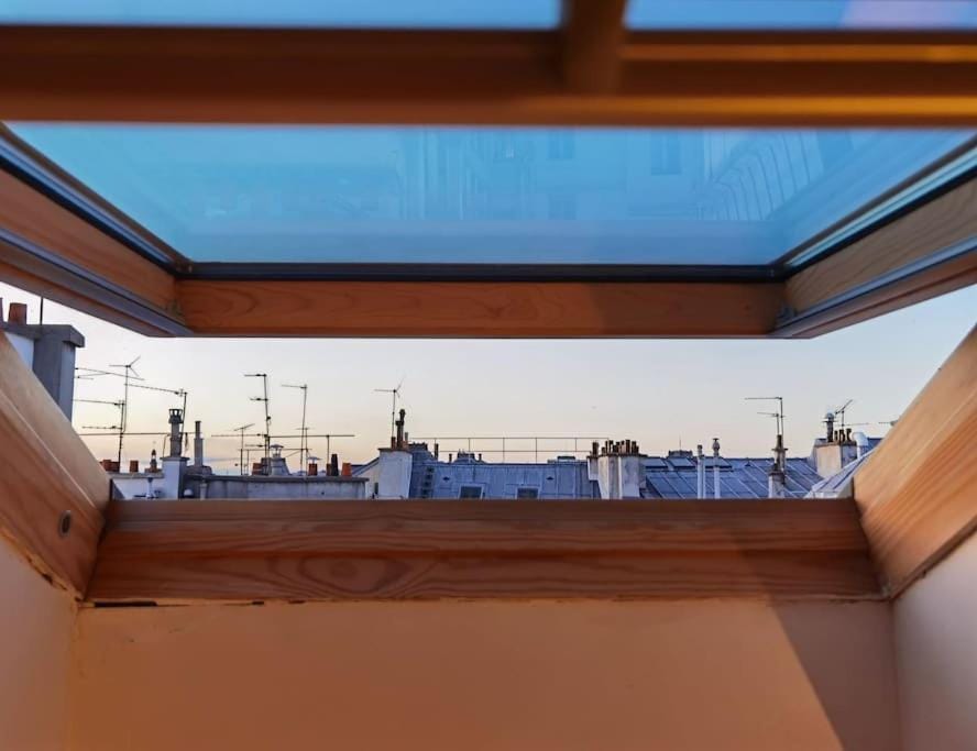 Top roof view studio with elevator 1mn St Germain Apartment in Paris