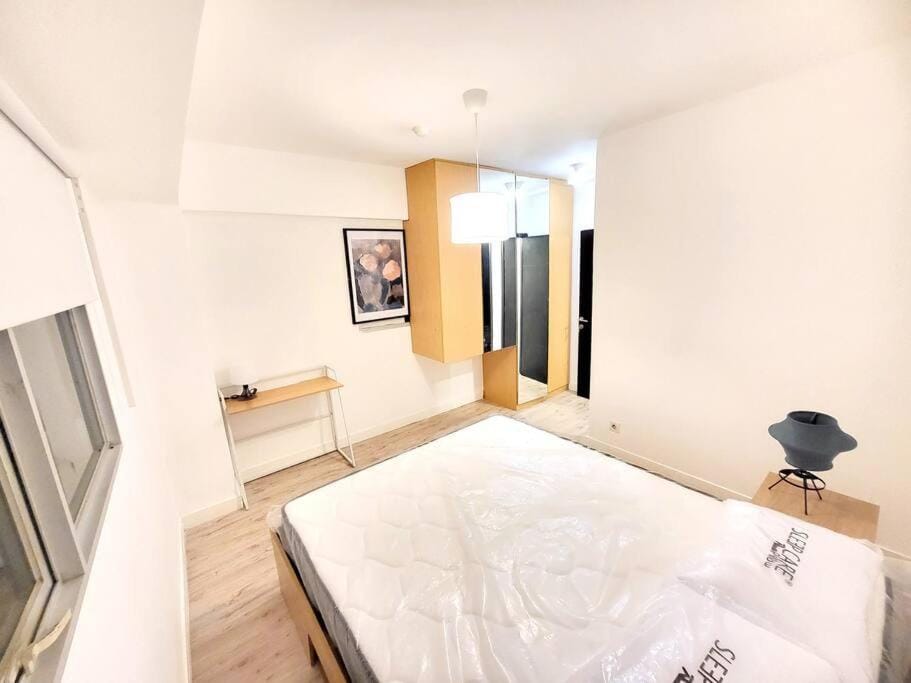 Bed, Bedroom