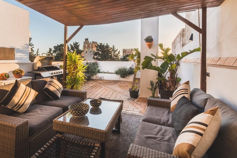 BBQ facilities, View (from property/room), Balcony/Terrace, City view, Landmark view