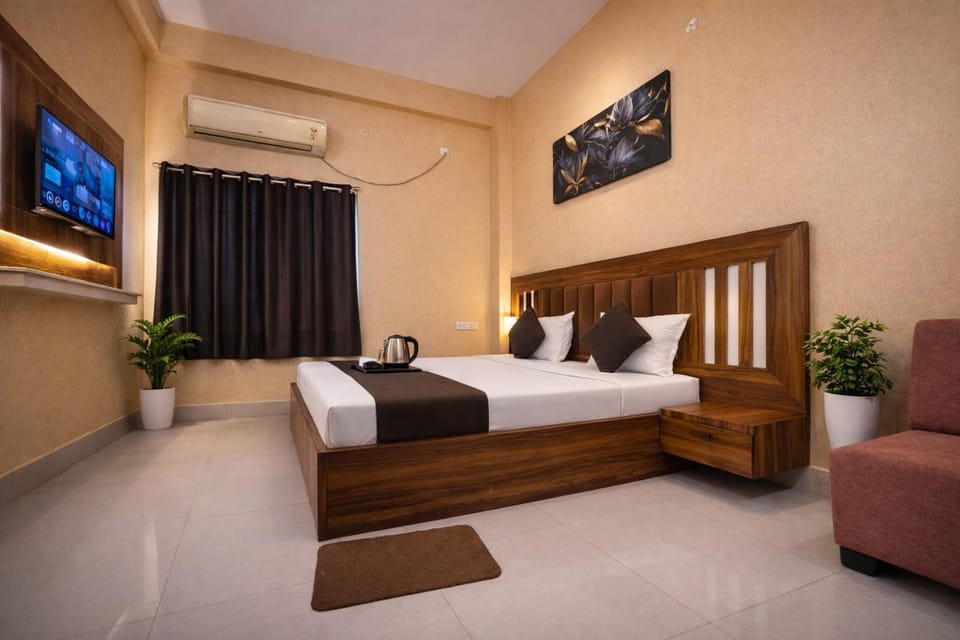 Photo of the whole room, Bedroom