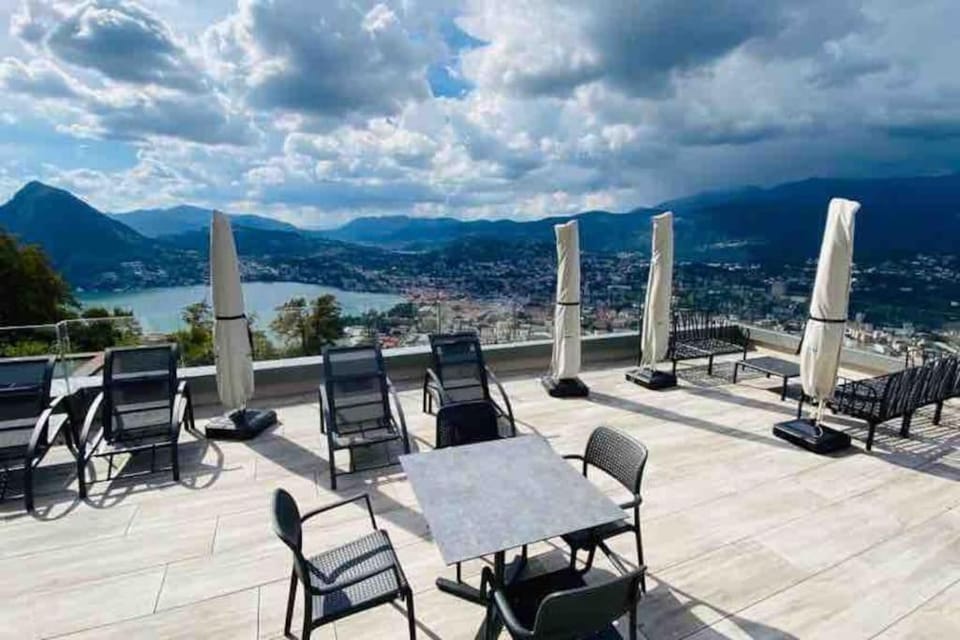 Balcony/Terrace, Mountain view