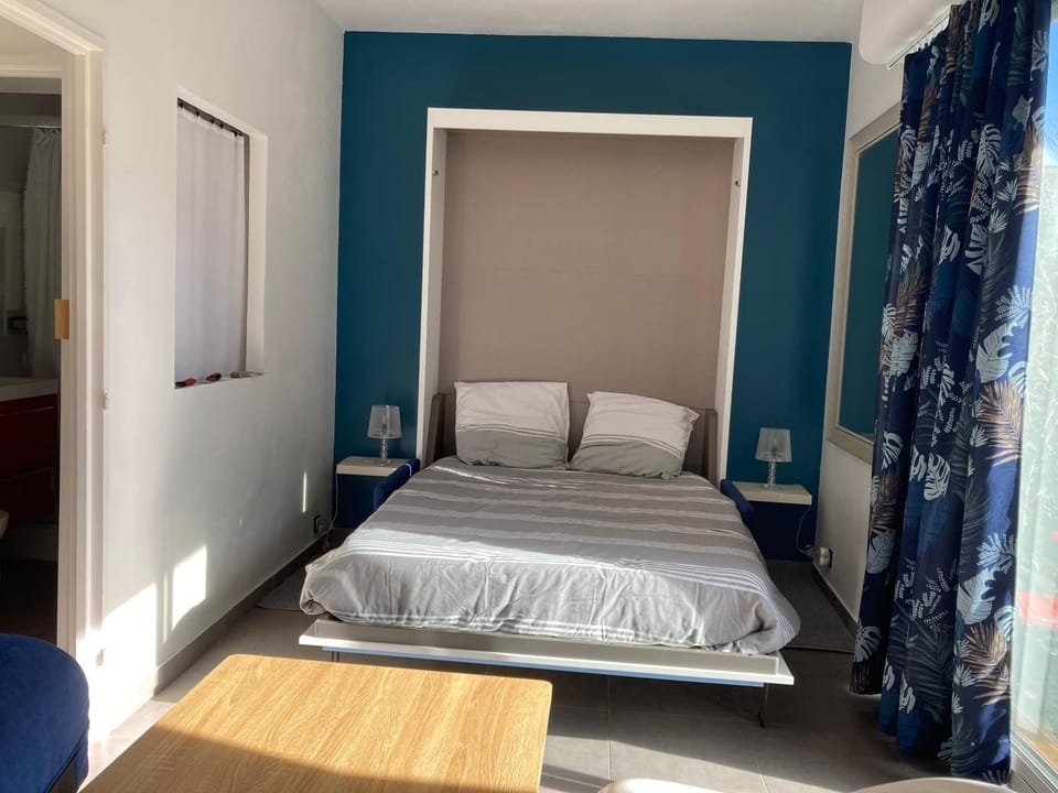 Bed, Photo of the whole room