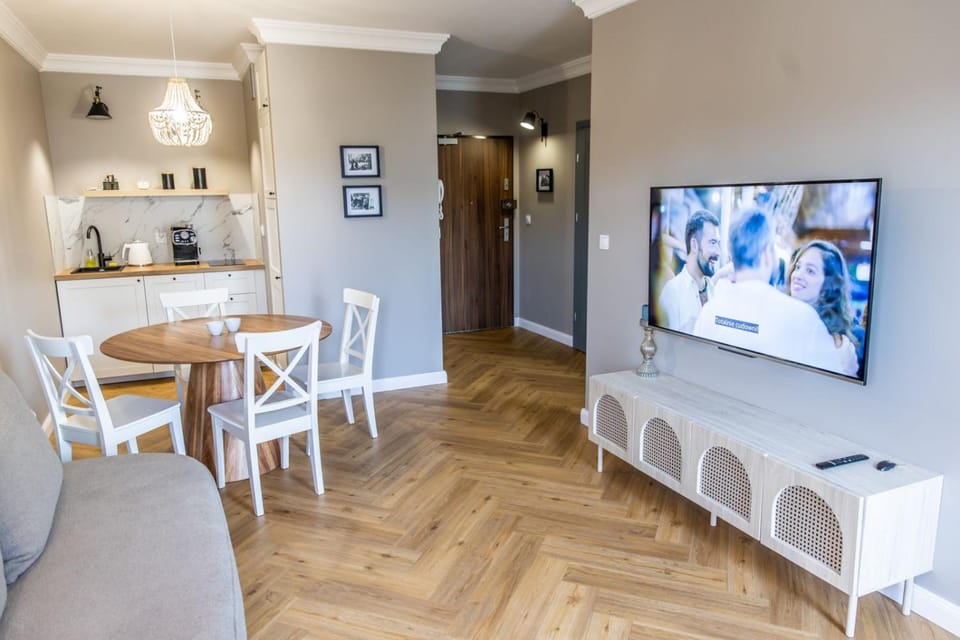 TV and multimedia, Kitchen or kitchenette, Living room, Seating area