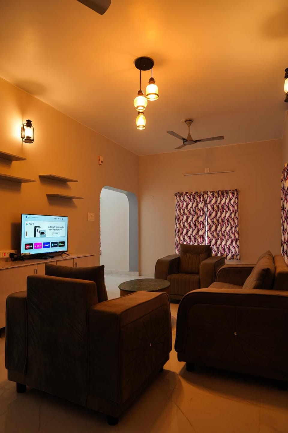 Hill View Paradise - A luxurious 2bhk's & Private Rooms Near Bhudevi Complex TTD Ticket Counter Alipiri Apartment in Tirupati