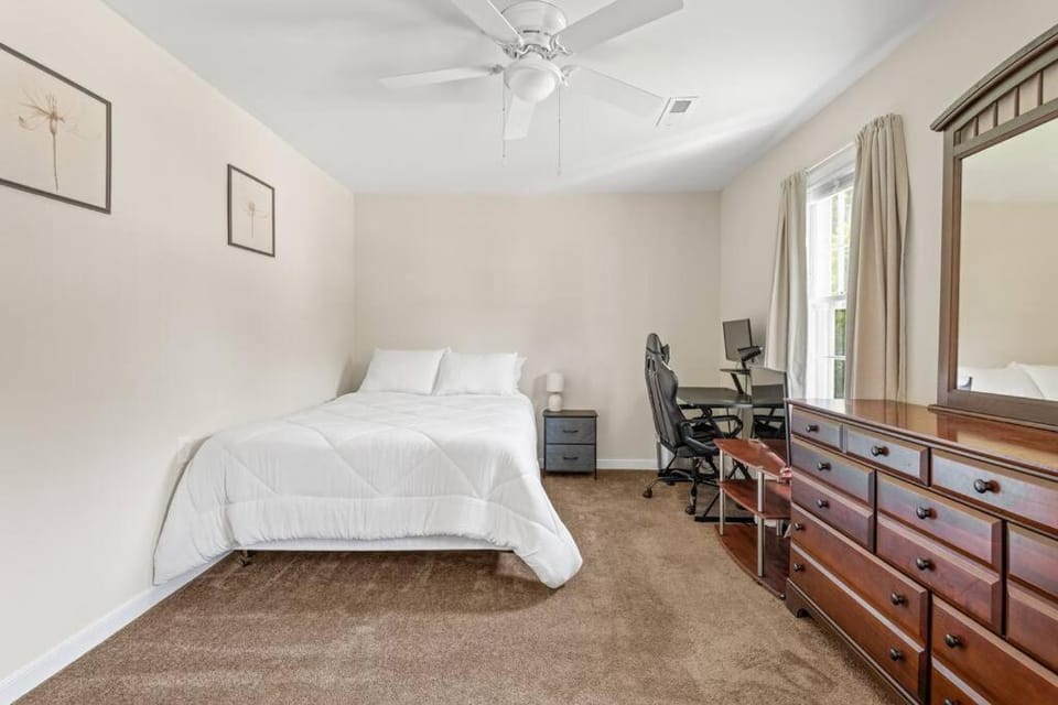 Bed, Photo of the whole room, Bedroom