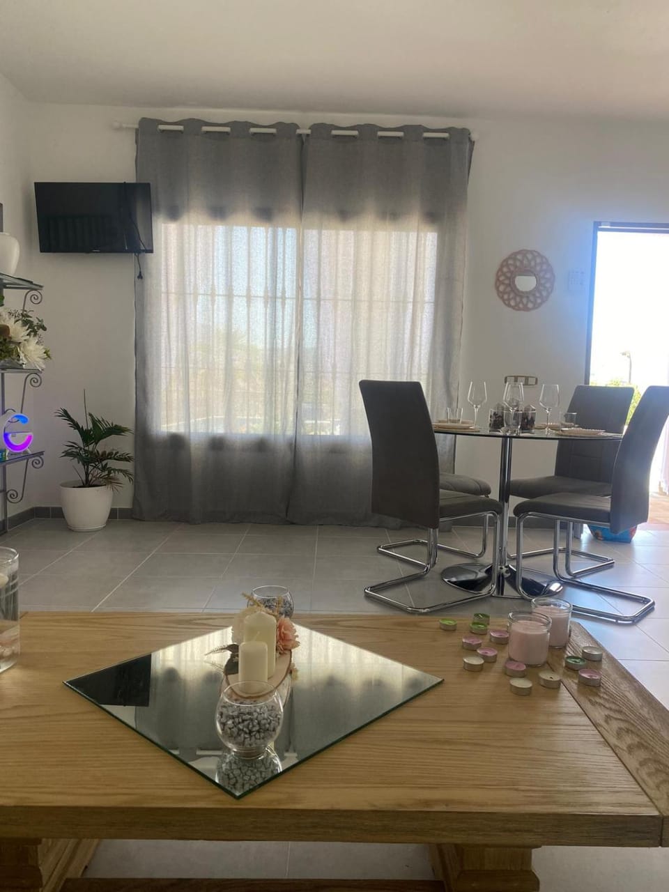 Living room, Dining area