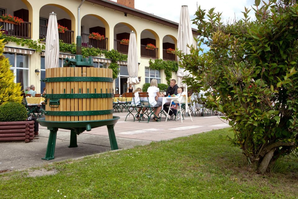 Restaurant/places to eat, Garden, On-site shops, Balcony/Terrace, Banquet/Function facilities, Mountain view, Facility for disabled guests