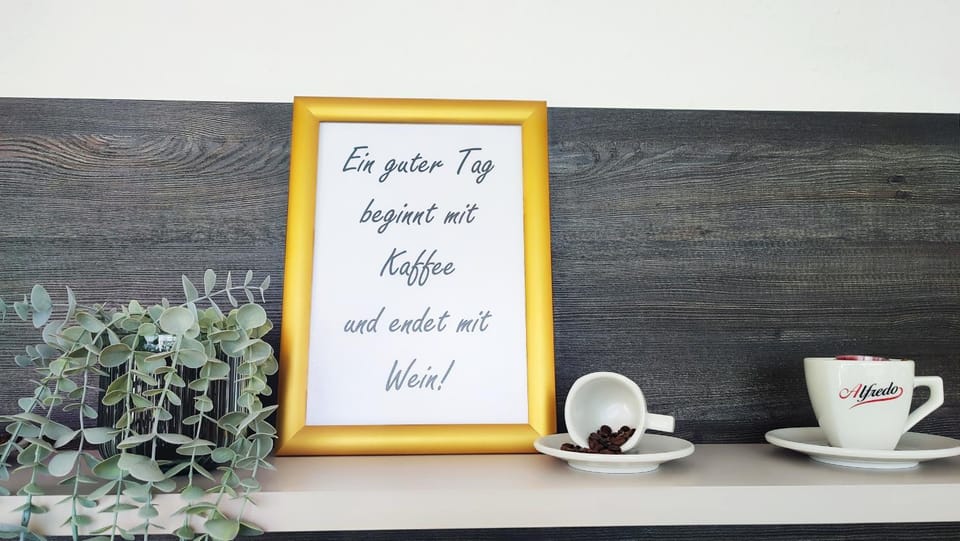 Kitchen or kitchenette, Breakfast