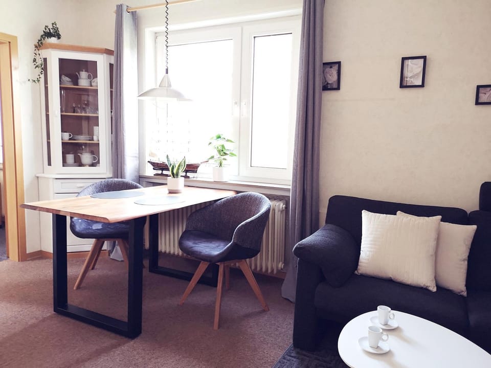 TV and multimedia, Living room, Seating area, Dining area, heating, internet