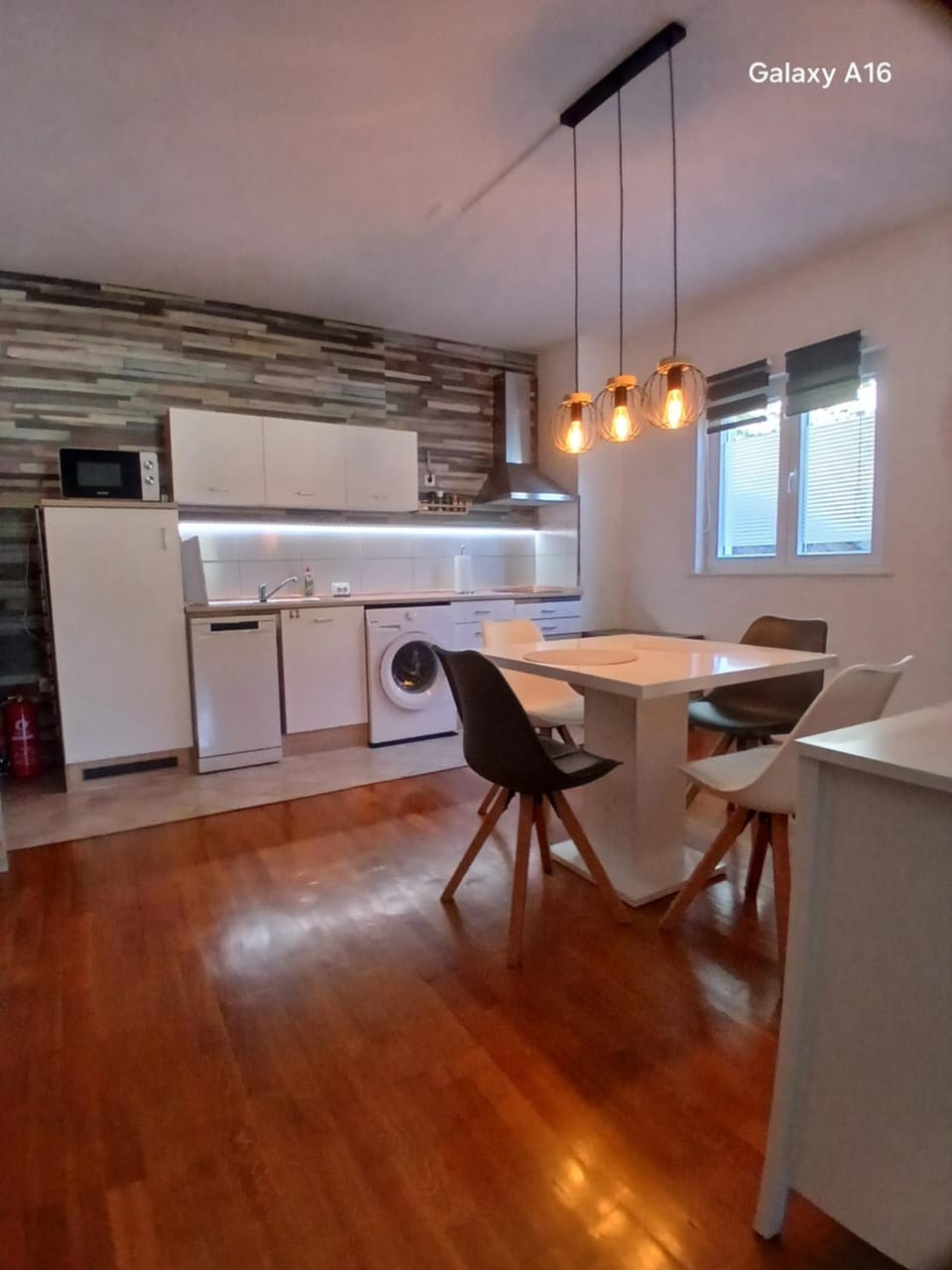 Kitchen or kitchenette, Dining area, dishwasher, stove