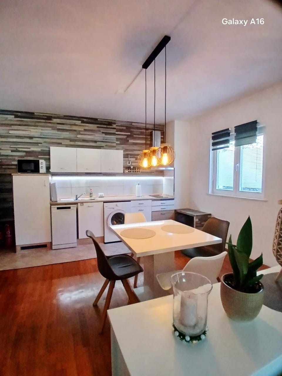 Coffee/tea facilities, dishwasher, microwave, stove, toaster, washing machine, kitchen