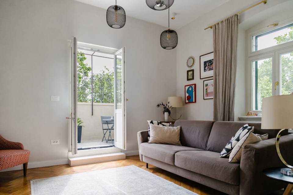 TV and multimedia, Balcony/Terrace, Balcony/Terrace, Living room, Landmark view, internet