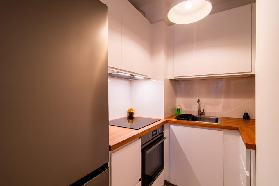 Kitchen or kitchenette, oven, stove
