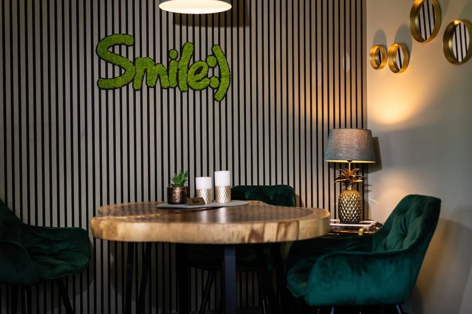 Seating area, Dining area
