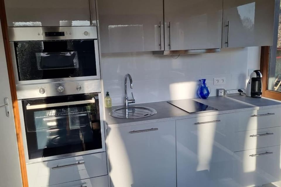 Coffee/tea facilities, Kitchen or kitchenette, dishwasher, microwave, oven, pet friendly, stove, toaster