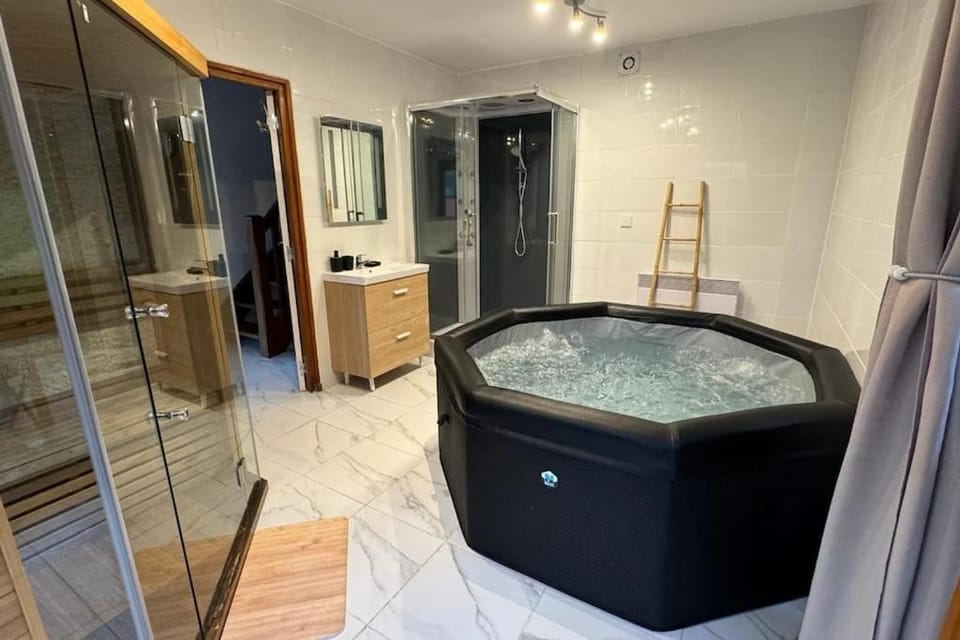 Hot Tub, Hot Tub, Bathroom