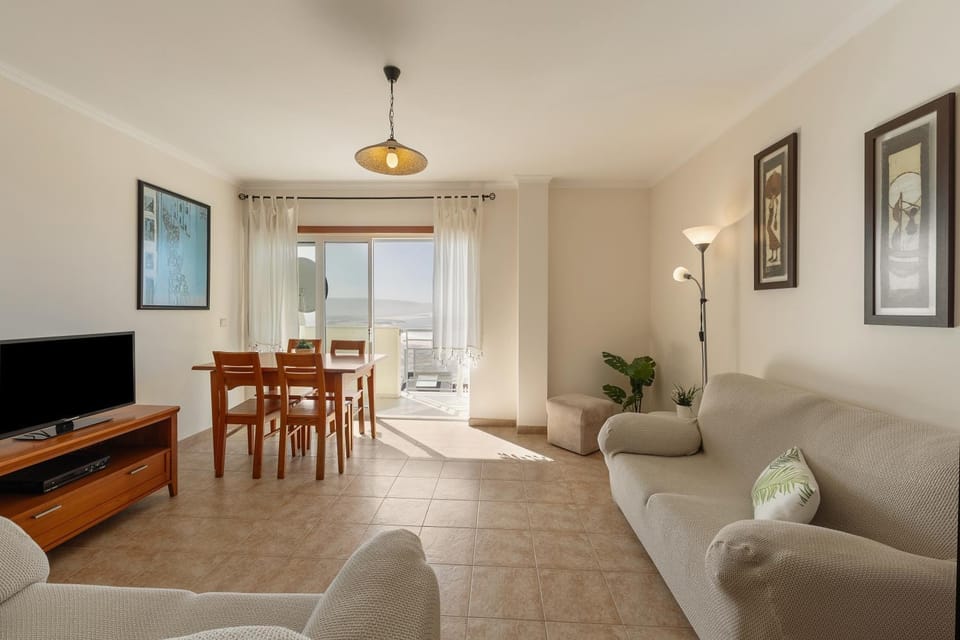 Communal lounge/ TV room, TV and multimedia, Living room, Seating area, Dining area