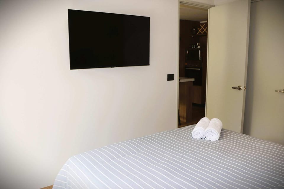 Communal lounge/ TV room, Bed, TV and multimedia, Photo of the whole room, Bedroom, towels