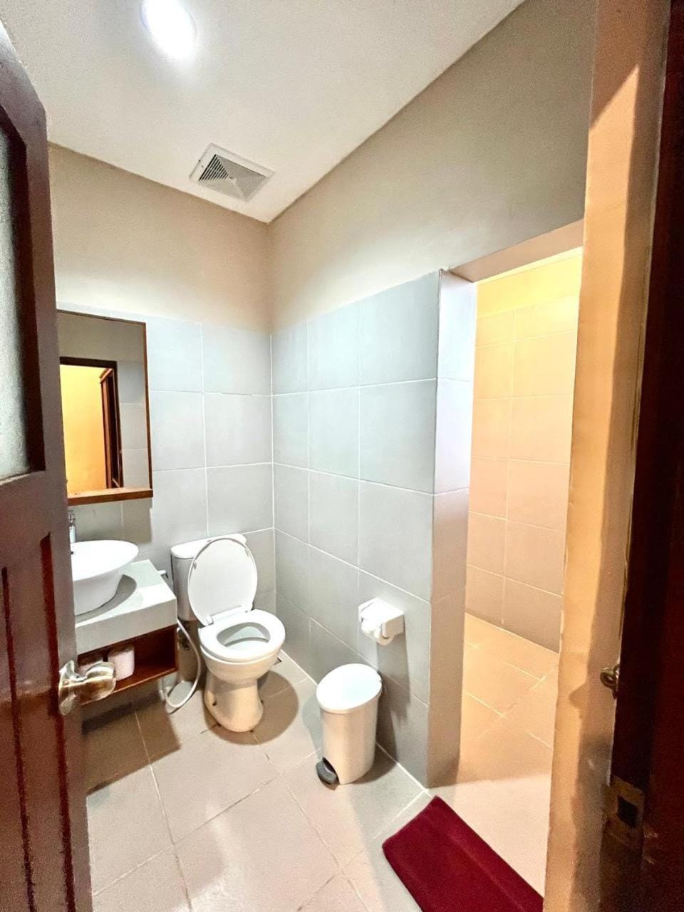 Shower, Toilet