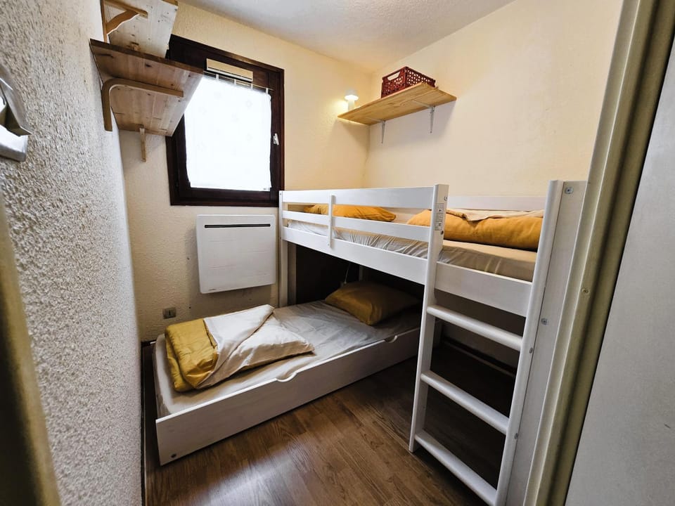 Bed, Bedroom, bunk bed