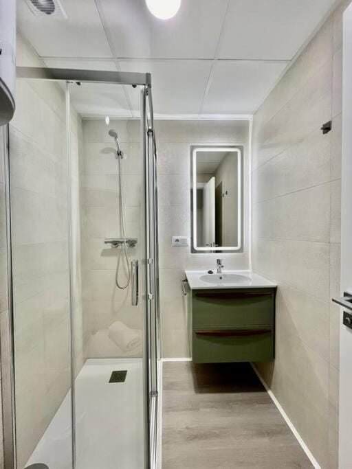Shower, Bathroom