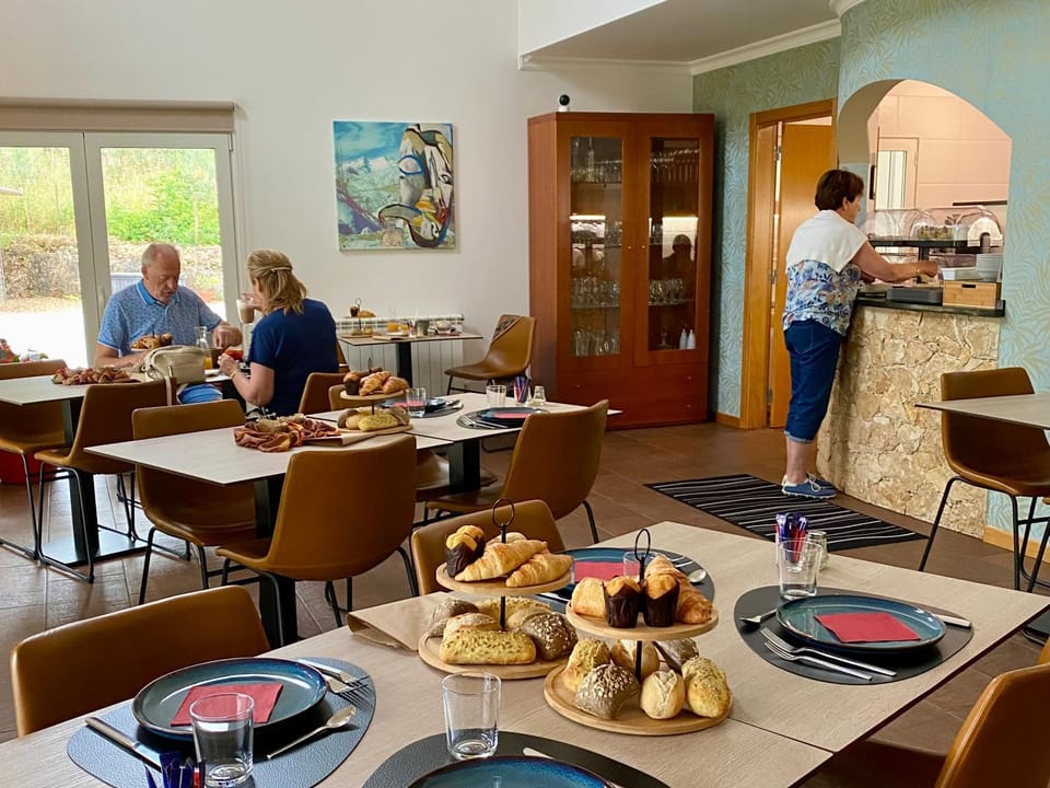 Restaurant/places to eat, Food and drinks, Buffet breakfast