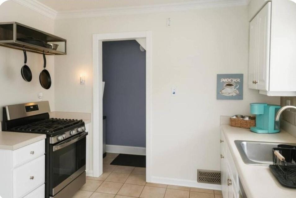 Spacious Three Bedroom Parma Home Sleeps six Near Cleveland House in Parma