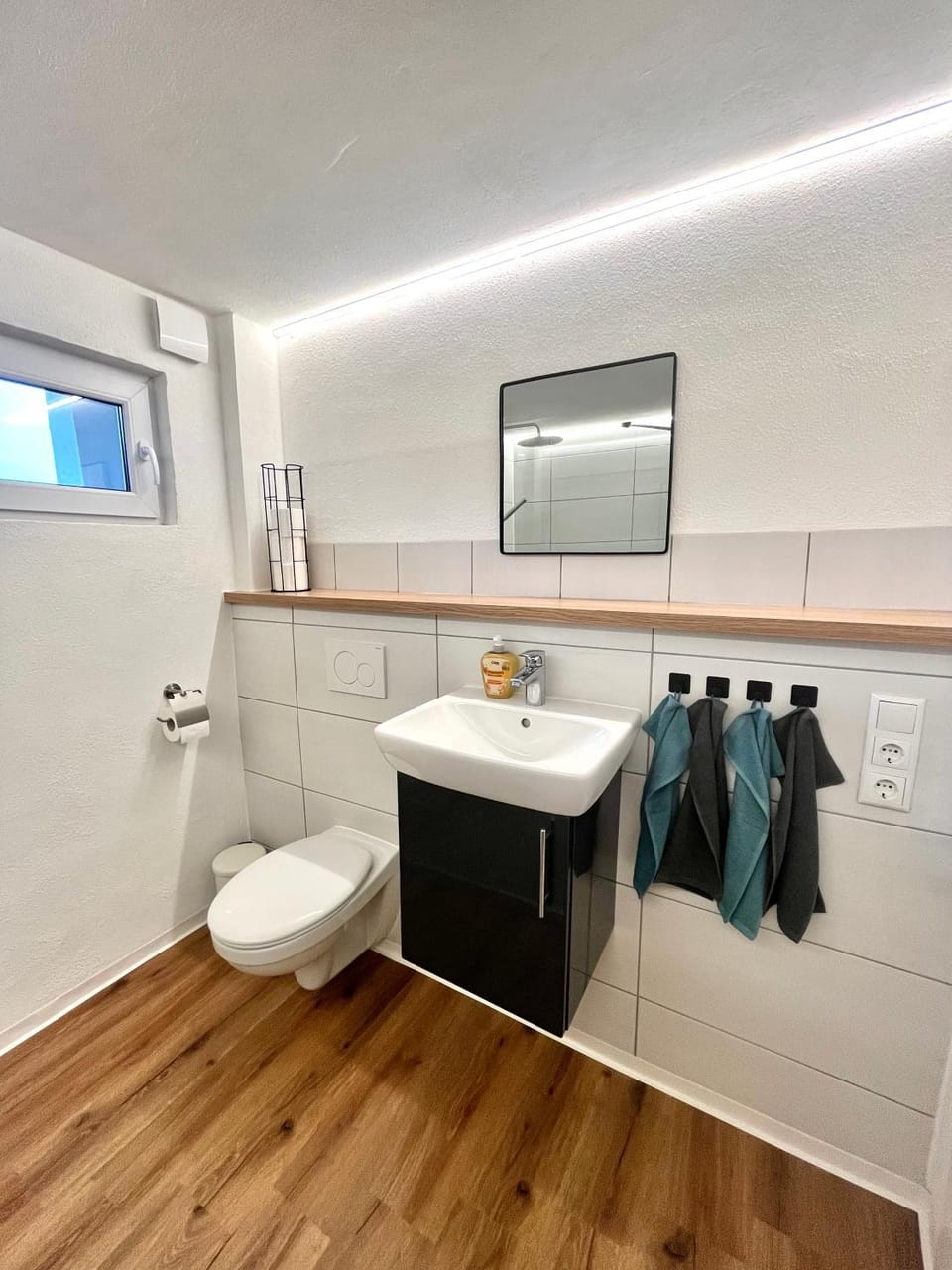 Toilet, Bathroom, towels
