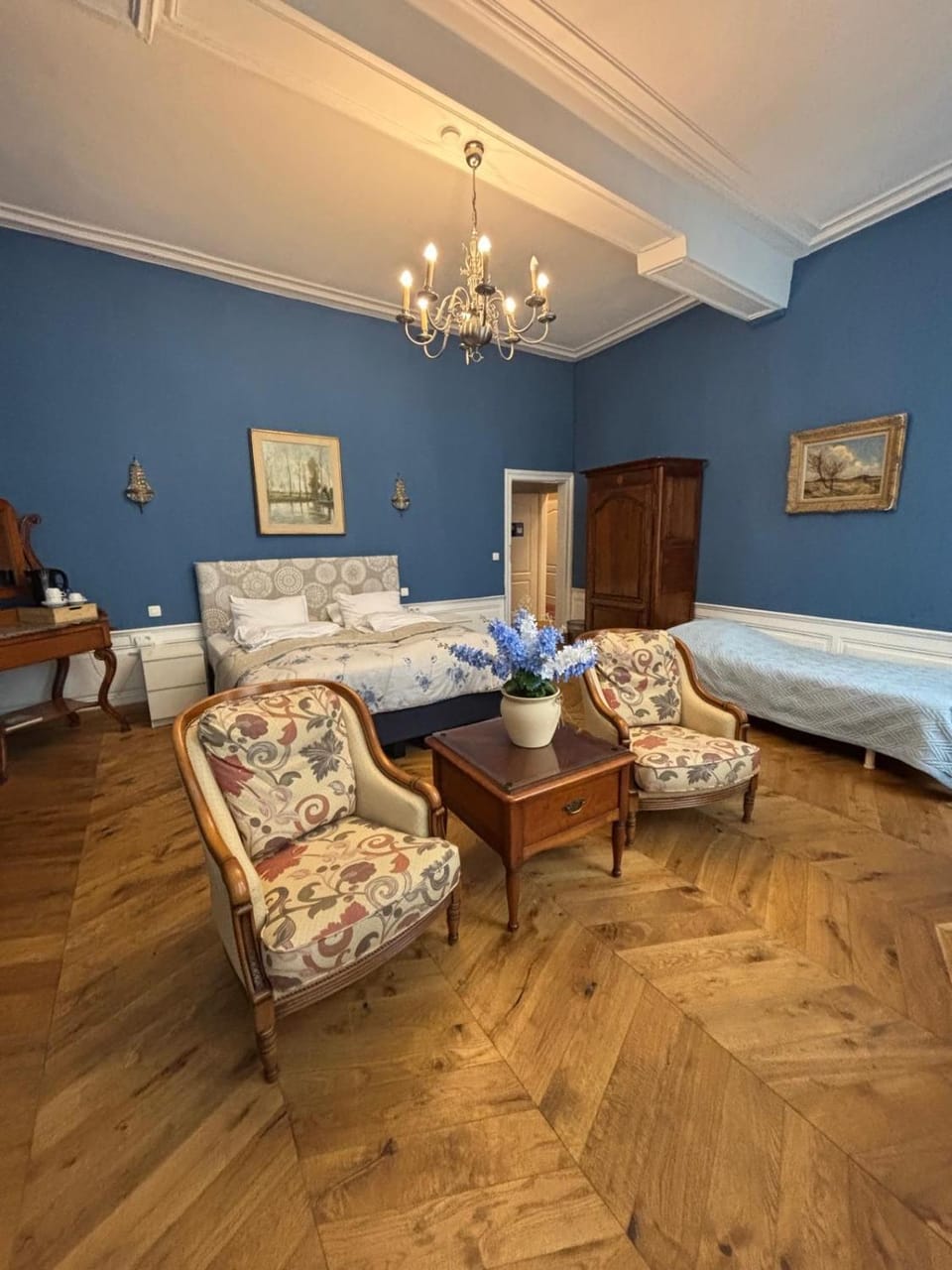 Seating area, Bedroom