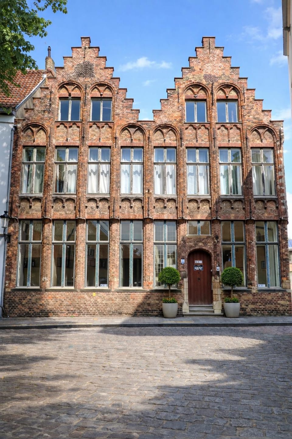 Facade/entrance, View (from property/room)