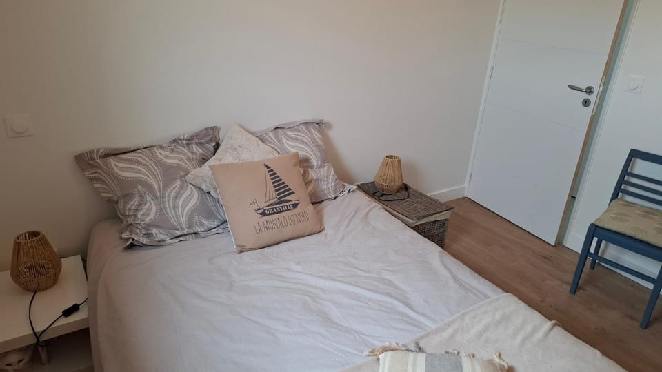 Chambre d'hôtes Nova, petit déjeuner en supplément 5 euros par personne Vacation rental in Saint-Pair-sur-Mer