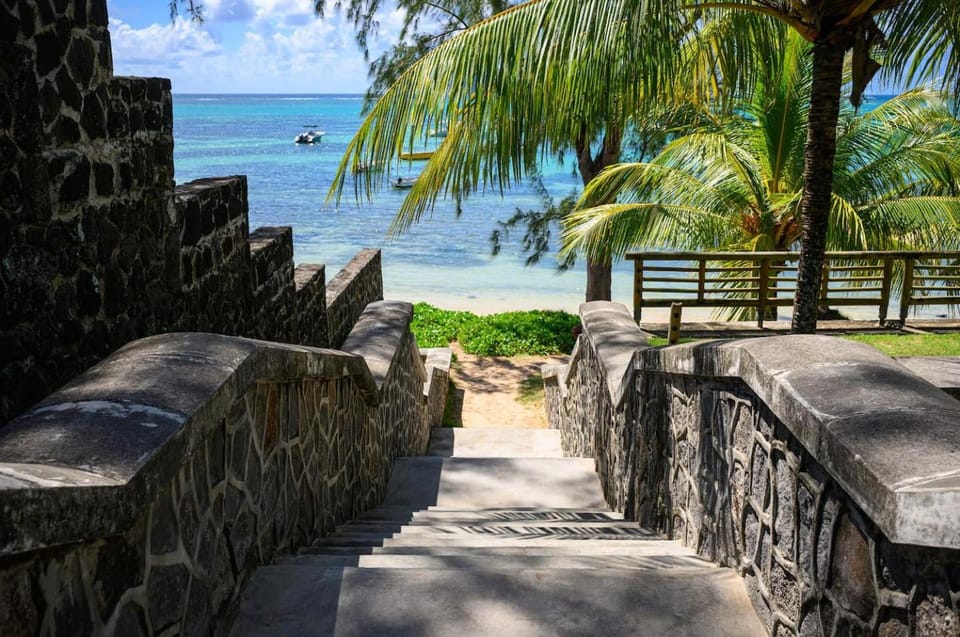 Beachfront Duplex with Estate Pool House in Rivière du Rempart District, Mauritius