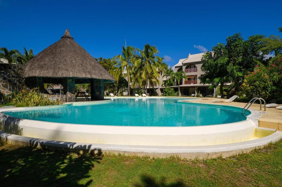 Beachfront Duplex with Estate Pool House in Rivière du Rempart District, Mauritius