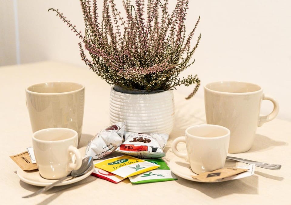 Coffee/tea facilities, Food and drinks