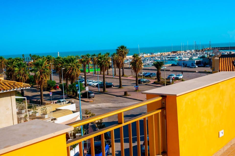 Day, Neighbourhood, Natural landscape, View (from property/room), Balcony/Terrace, Sea view, Street view, Location, Parking