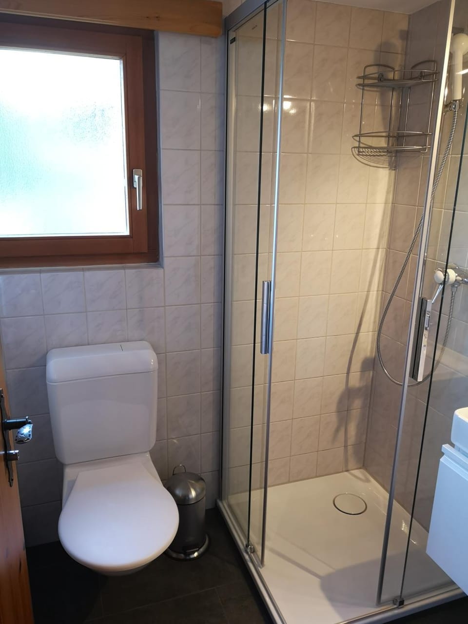 Shower, Toilet