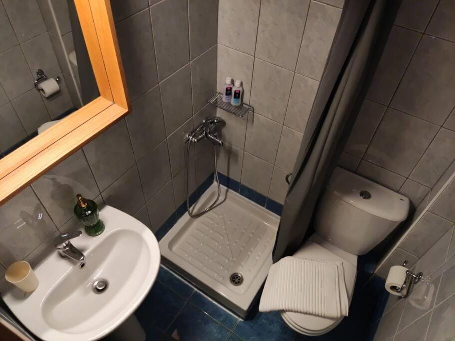 Elegant Central Studio with Balcony & WiFi Fiber Apartment in Thessaloniki